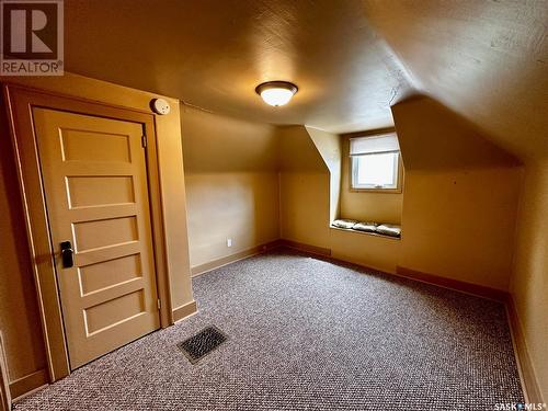 221 Dufferin Street E, Swift Current, SK - Indoor Photo Showing Other Room