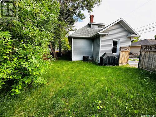 221 Dufferin Street E, Swift Current, SK - Outdoor