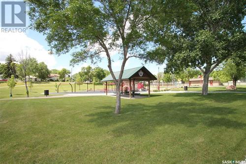 221 Dufferin Street E, Swift Current, SK - Outdoor