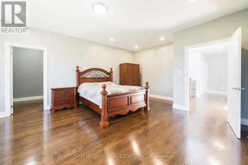 1029 Haig Boulevard, Mississauga, ON - Indoor Photo Showing Bedroom