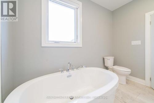 1029 Haig Boulevard, Mississauga, ON - Indoor Photo Showing Bathroom