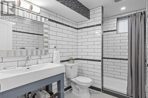 584 Kokanee Road, London, ON - Indoor Photo Showing Bathroom