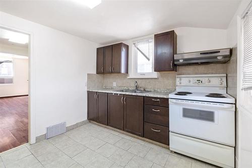 499 Maryland Street, Winnipeg, MB - Indoor Photo Showing Kitchen With Double Sink