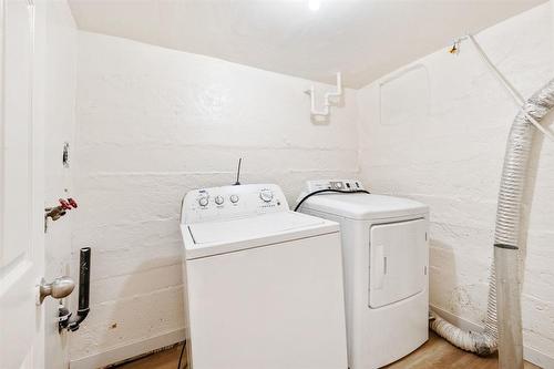 499 Maryland Street, Winnipeg, MB - Indoor Photo Showing Laundry Room