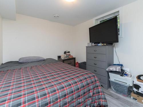 954 Ritson Rd S, Oshawa, ON - Indoor Photo Showing Bedroom