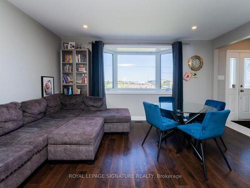 954 Ritson Rd S, Oshawa, ON - Indoor Photo Showing Living Room