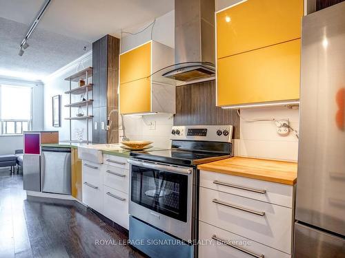 304-2874 Keele St, Toronto, ON - Indoor Photo Showing Kitchen