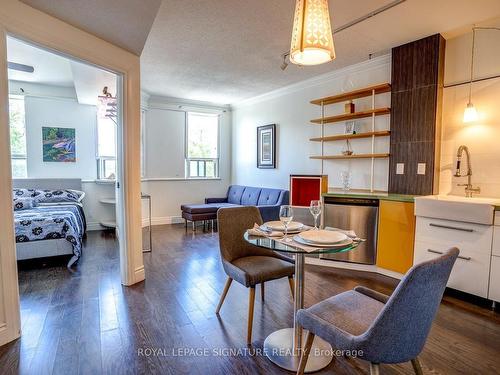 304-2874 Keele St, Toronto, ON - Indoor Photo Showing Dining Room