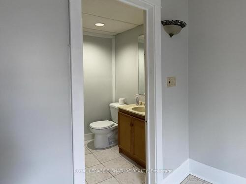 120 St Andrew'S St, Cambridge, ON - Indoor Photo Showing Bathroom