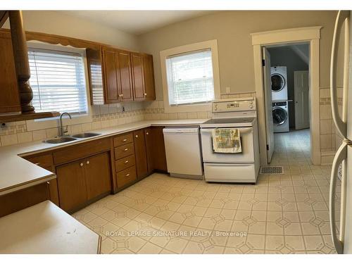 120 St Andrew'S St, Cambridge, ON - Indoor Photo Showing Kitchen With Double Sink