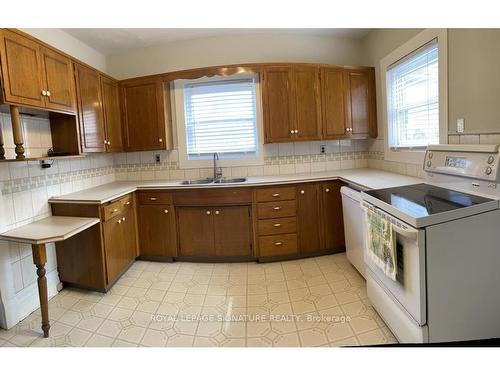 120 St Andrew'S St, Cambridge, ON - Indoor Photo Showing Kitchen With Double Sink