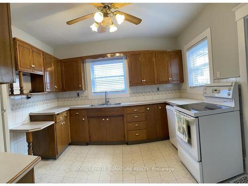 120 St Andrew'S St, Cambridge, ON - Indoor Photo Showing Kitchen With Double Sink