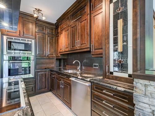 Kitchen - 1054 Ch. Thomas-Maher, Lac-Saint-Joseph, QC - Indoor Photo Showing Kitchen With Double Sink With Upgraded Kitchen