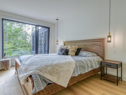 Chambre Ã  coucher principale - 565 Ch. Du Refuge, Lac-Supérieur, QC - Indoor Photo Showing Bedroom