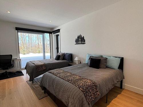 Chambre Ã Â coucher - 565 Ch. Du Refuge, Lac-Supérieur, QC - Indoor Photo Showing Bedroom