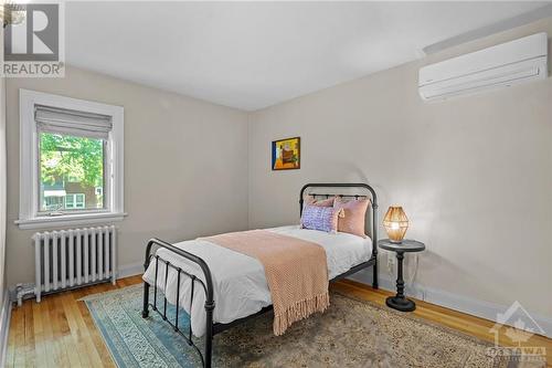 40 Geneva Street, Ottawa, ON - Indoor Photo Showing Bedroom