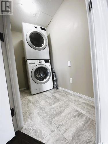 220 1220 Blackfoot Drive, Regina, SK - Indoor Photo Showing Laundry Room