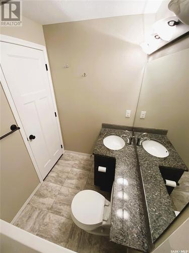 220 1220 Blackfoot Drive, Regina, SK - Indoor Photo Showing Bathroom