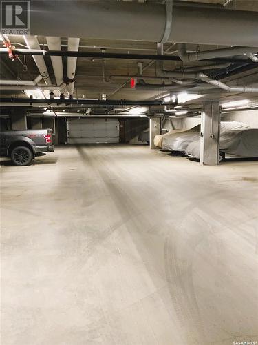 220 1220 Blackfoot Drive, Regina, SK - Indoor Photo Showing Garage