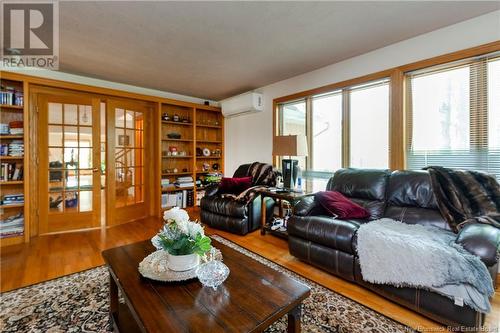 36 Elizabeth Parkway, Rothesay, NB - Indoor Photo Showing Living Room