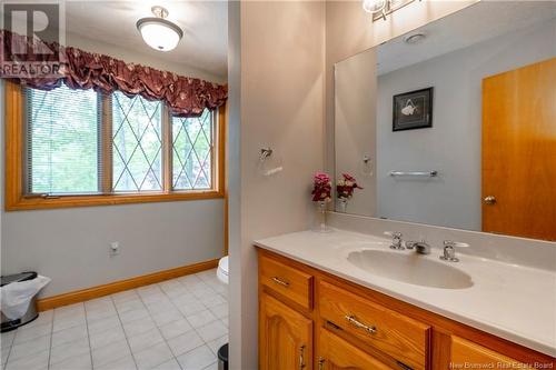 36 Elizabeth Parkway, Rothesay, NB - Indoor Photo Showing Bathroom