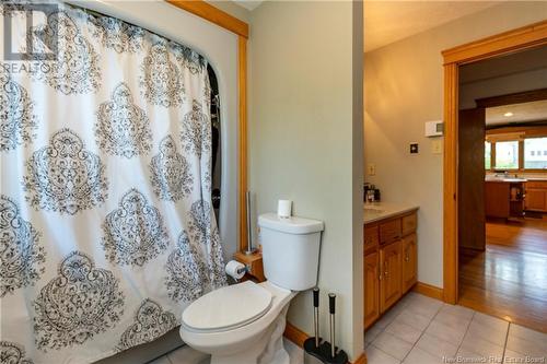 36 Elizabeth Parkway, Rothesay, NB - Indoor Photo Showing Bathroom