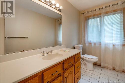 36 Elizabeth Parkway, Rothesay, NB - Indoor Photo Showing Bathroom