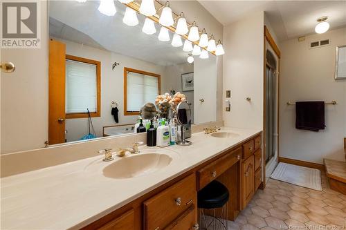 36 Elizabeth Parkway, Rothesay, NB - Indoor Photo Showing Bathroom