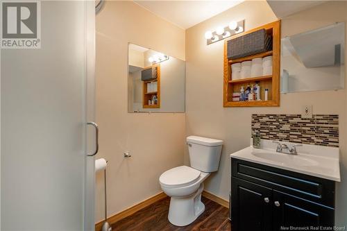 36 Elizabeth Parkway, Rothesay, NB - Indoor Photo Showing Bathroom