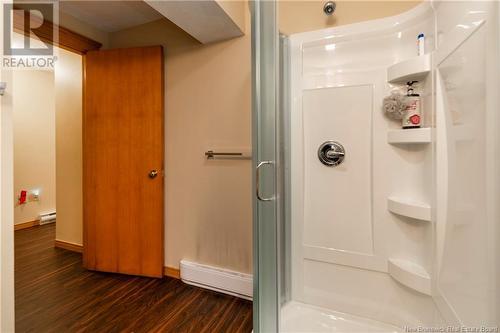 36 Elizabeth Parkway, Rothesay, NB - Indoor Photo Showing Bathroom