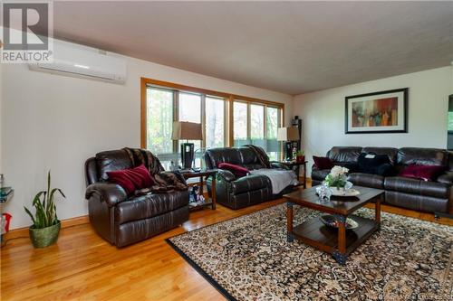 36 Elizabeth Parkway, Rothesay, NB - Indoor Photo Showing Living Room