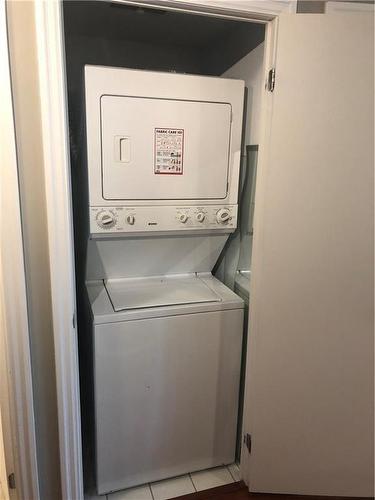 16 Yonge Street|Unit #1704, Toronto, ON - Indoor Photo Showing Laundry Room