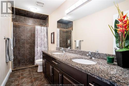 2217 Alexandra, Windsor, ON - Indoor Photo Showing Bathroom