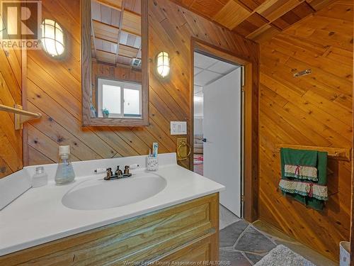 1517 Redwood, Kingsville, ON - Indoor Photo Showing Laundry Room