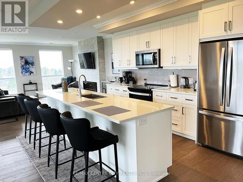 704 - 460 Callaway Road, London, ON - Indoor Photo Showing Kitchen With Stainless Steel Kitchen With Upgraded Kitchen