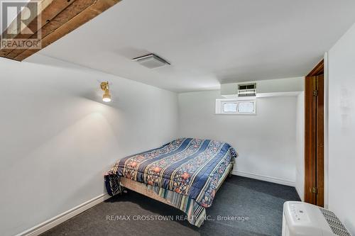 87 Wellington Street E, New Tecumseth, ON - Indoor Photo Showing Bedroom