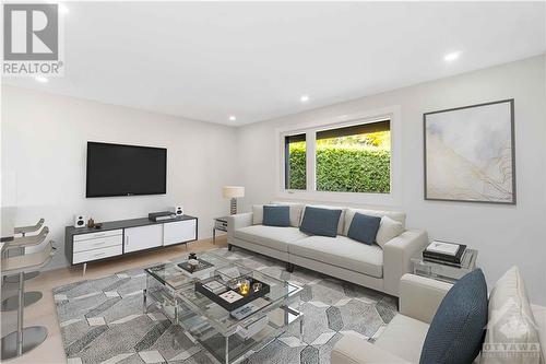 12 St Andrews Circle, Ottawa, ON - Indoor Photo Showing Living Room