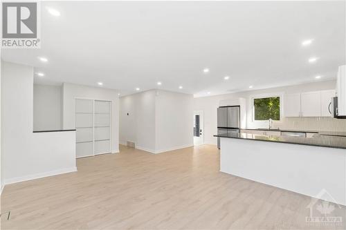 12 St Andrews Circle, Ottawa, ON - Indoor Photo Showing Kitchen