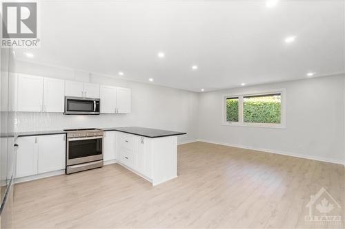 12 St Andrews Circle, Ottawa, ON - Indoor Photo Showing Kitchen