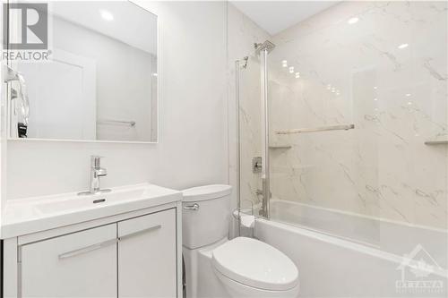 12 St Andrews Circle, Ottawa, ON - Indoor Photo Showing Bathroom