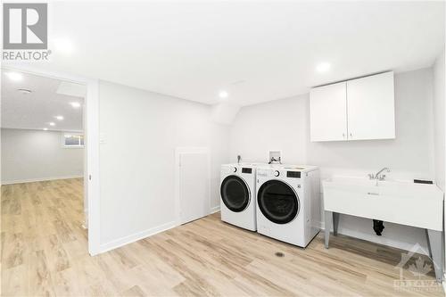 12 St Andrews Circle, Ottawa, ON - Indoor Photo Showing Laundry Room