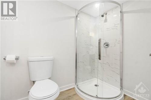 12 St Andrews Circle, Ottawa, ON - Indoor Photo Showing Bathroom