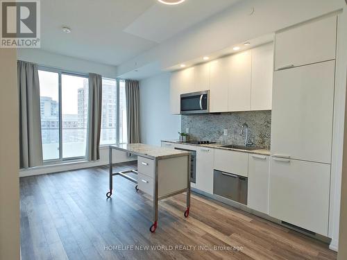 1812 - 75 Canterbury Place, Toronto, ON - Indoor Photo Showing Kitchen