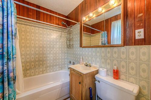344 Melvin Avenue, Hamilton, ON - Indoor Photo Showing Bathroom