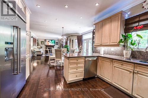 3 Marbrook Street, Richmond Hill, ON - Indoor Photo Showing Kitchen