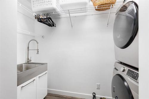 884 Vimy Road, Winnipeg, MB - Indoor Photo Showing Laundry Room