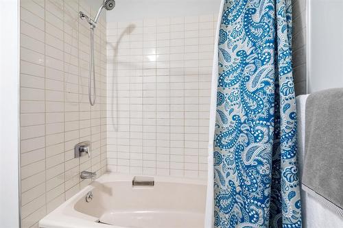 884 Vimy Road, Winnipeg, MB - Indoor Photo Showing Bathroom