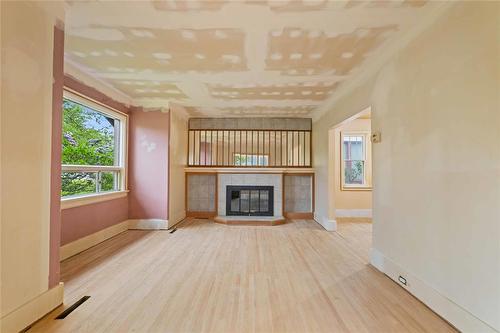 643 Henderson Highway, Winnipeg, MB - Indoor Photo Showing Living Room With Fireplace