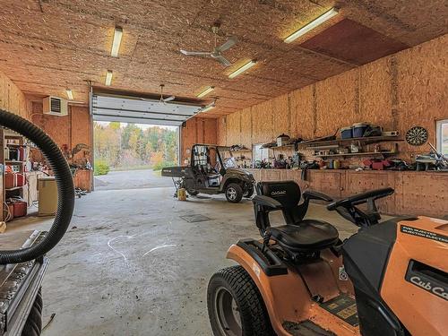 Garage - 3630Z Route Du Raccordement-Saint-Pierre, Saint-Félix-De-Valois, QC - Indoor Photo Showing Garage