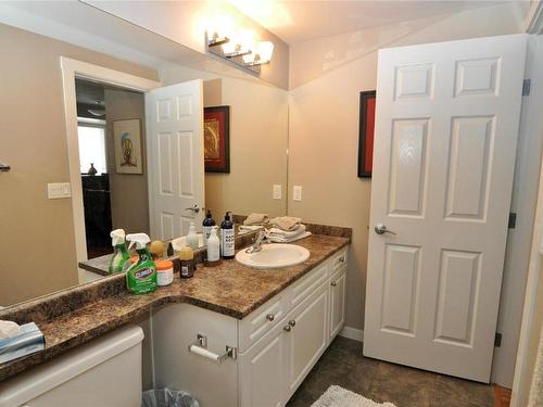 103-3550 Woodsdale Road, Lake Country, BC - Indoor Photo Showing Bathroom